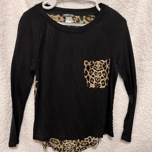 Cheetah print high low top from VENUS with pocket